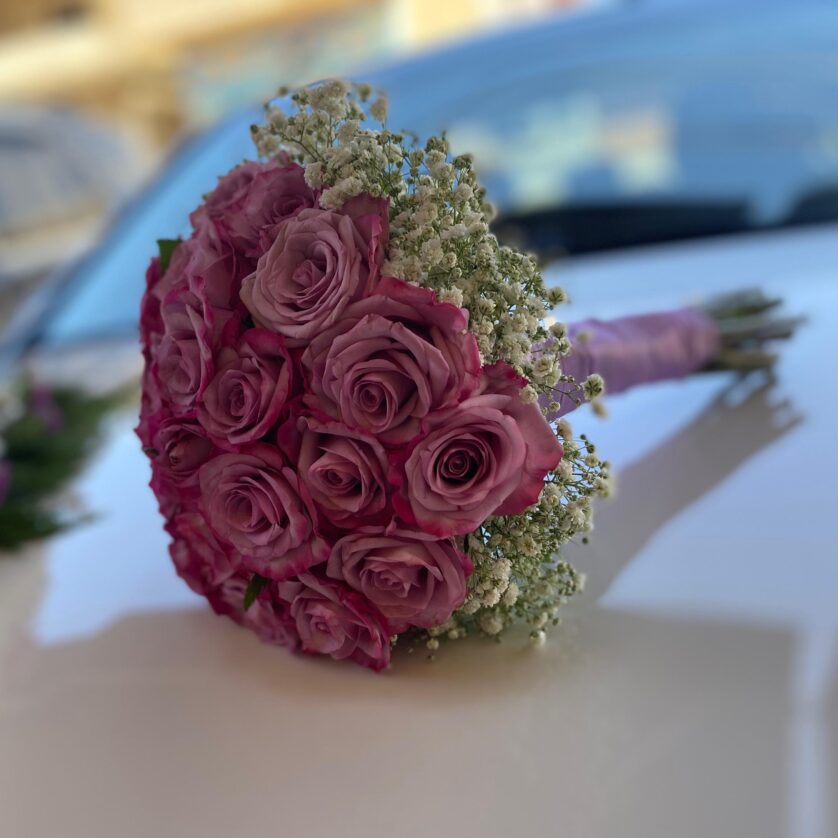 Roses with gypsophila - Image 2