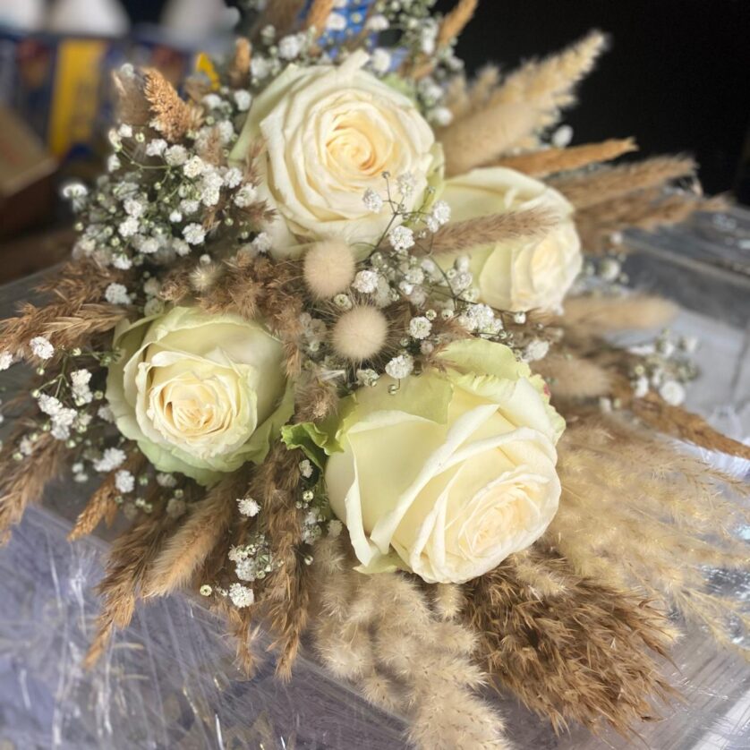 Pampas bouquet with roses