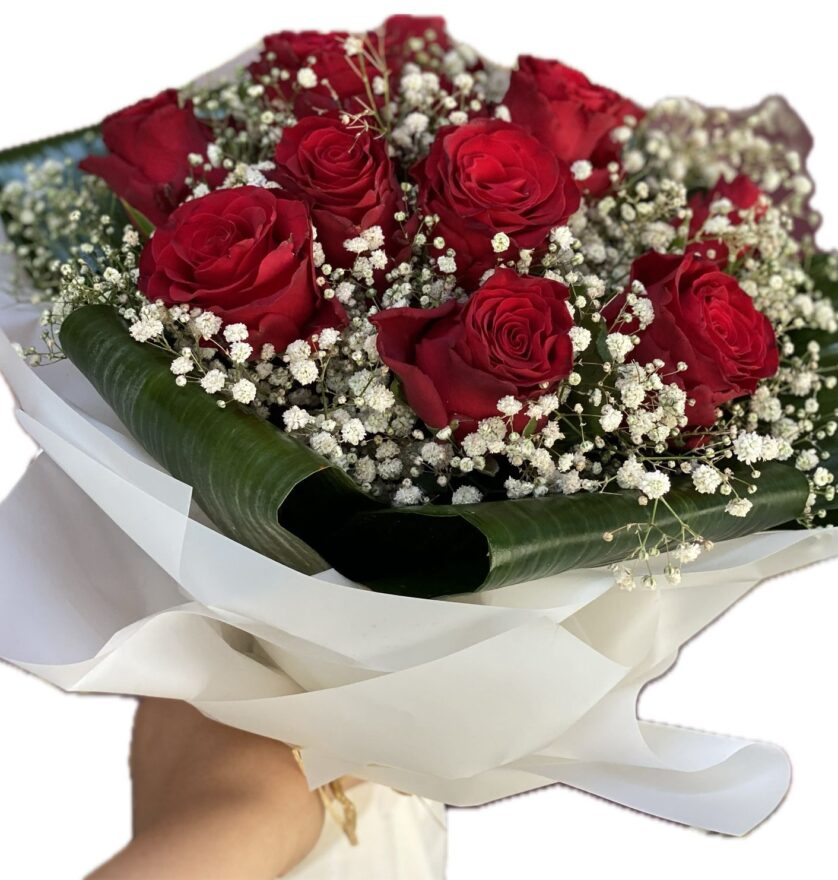 Roses with gypsophila bouquet