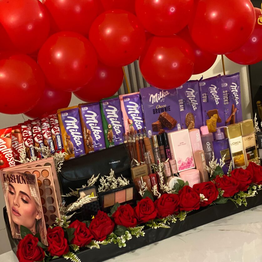 X-large gift box with balloons
